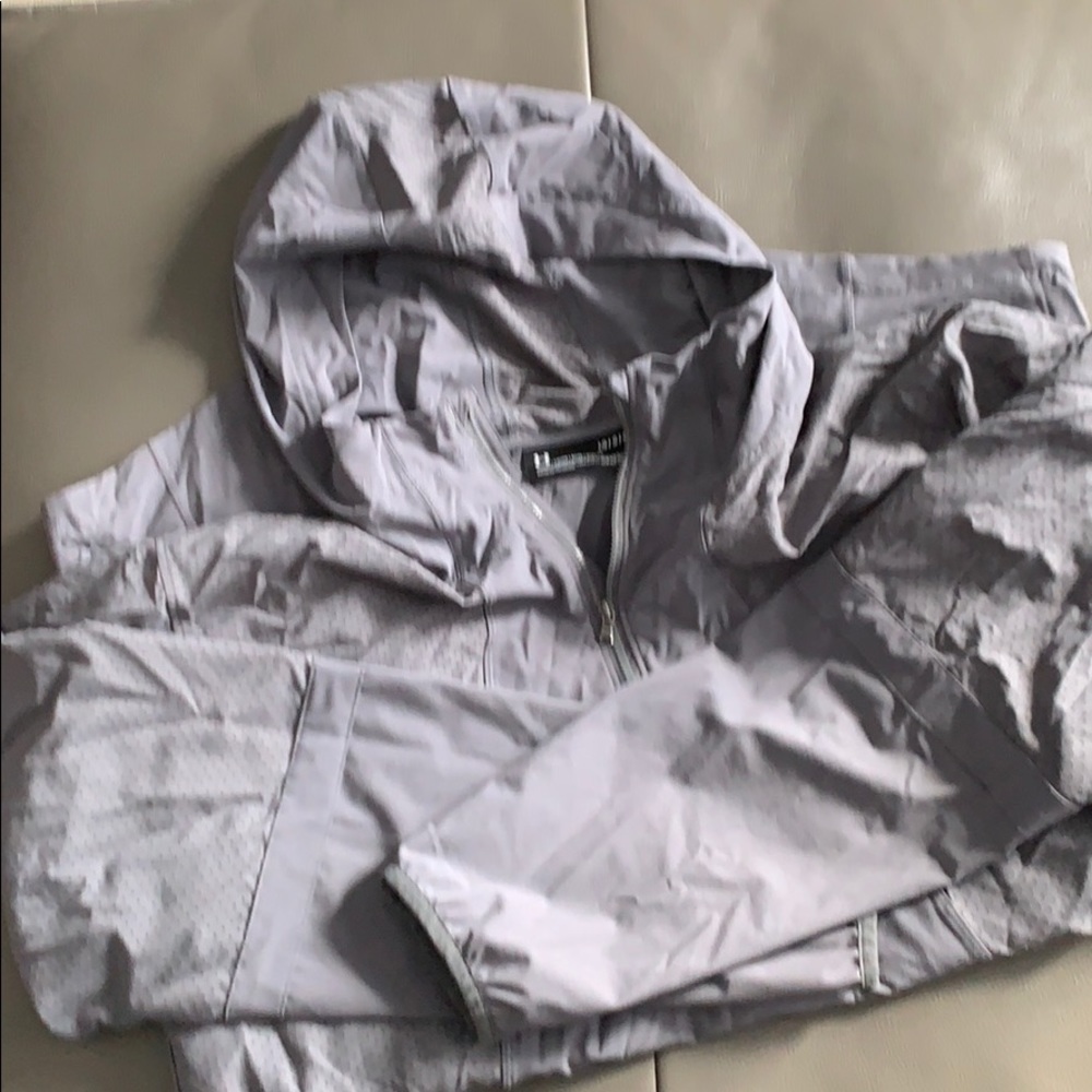 ✔️⚫️WOMAN’s Grey UnderArmor Large Jacket✔️⚫️